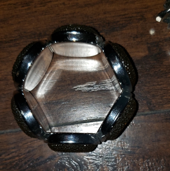 Two fashion stretch bracelets one size - Picture 2 of 3